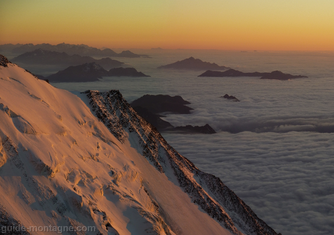 Vue_du_refuge_du_Gouter_6